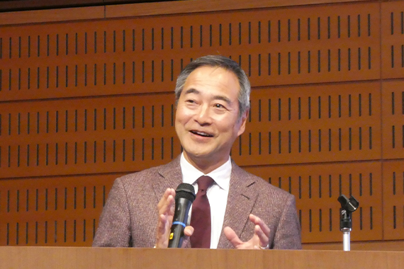 A lecture commemorating the 30th anniversary of the Teikyo-Harvard academic partnership was held.